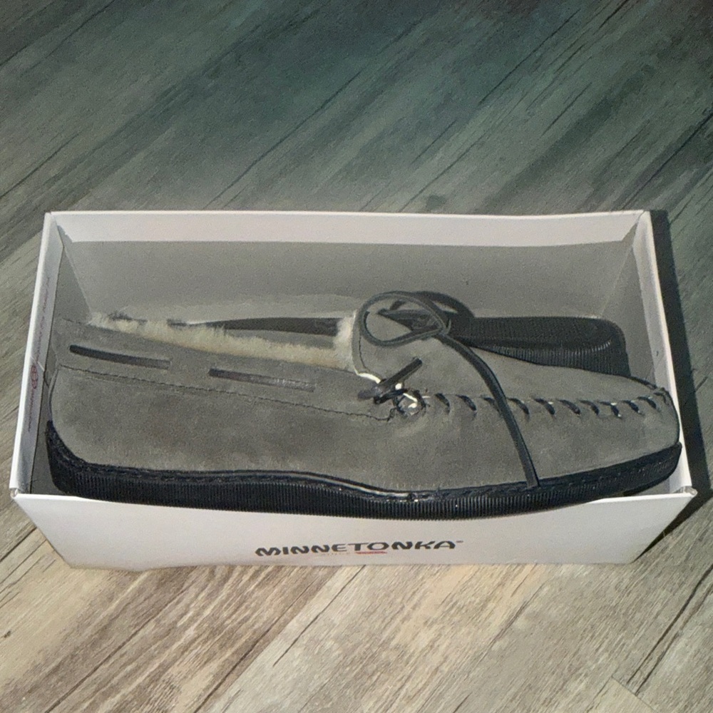 Minnetonka Men’s Gray Suede Moccasin with Shearling Lining